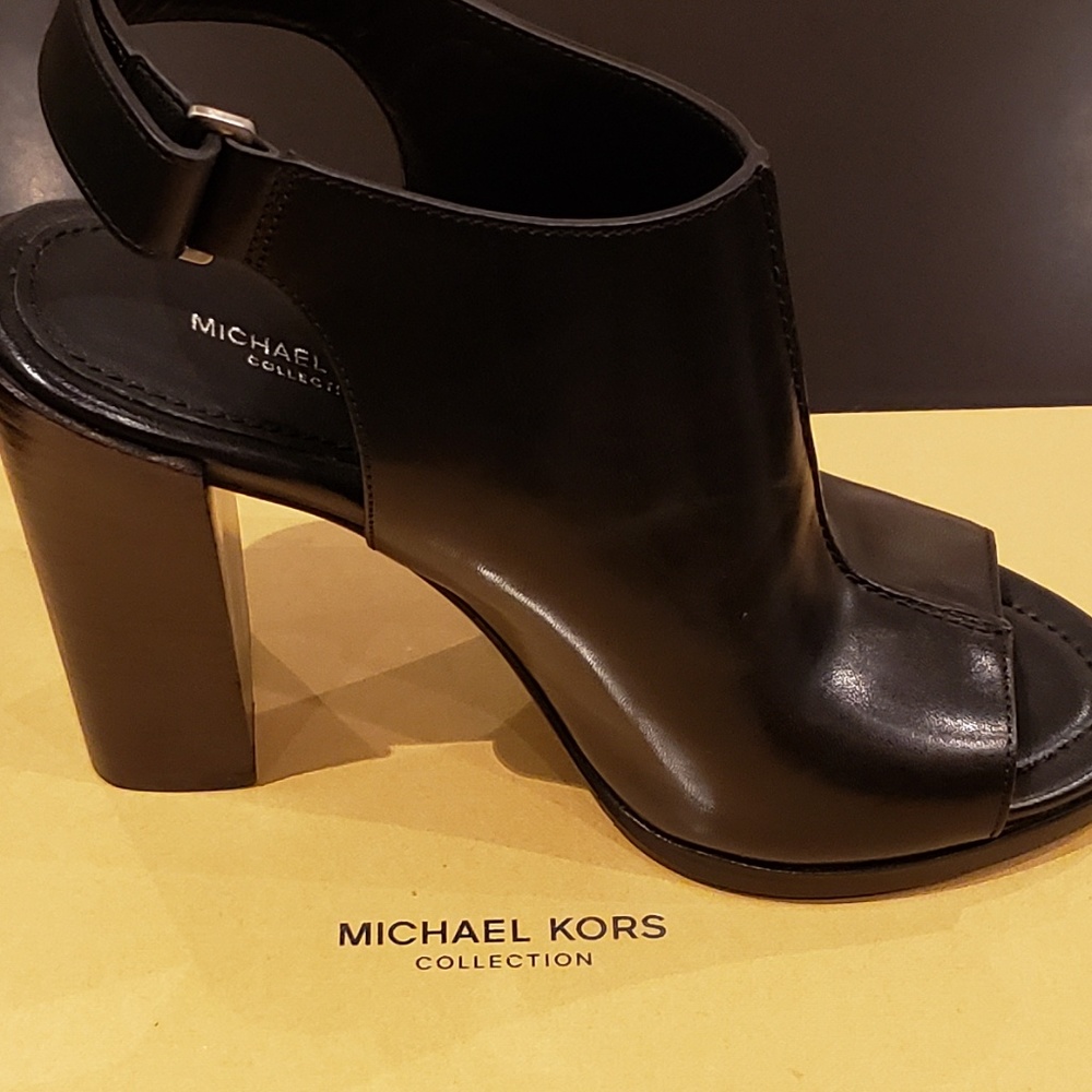 Michael Kors Collection Hi-Heel Leather Sandal NWT - Picture 2 of 8